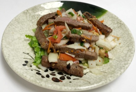 Spicy Grilled Beef Salad